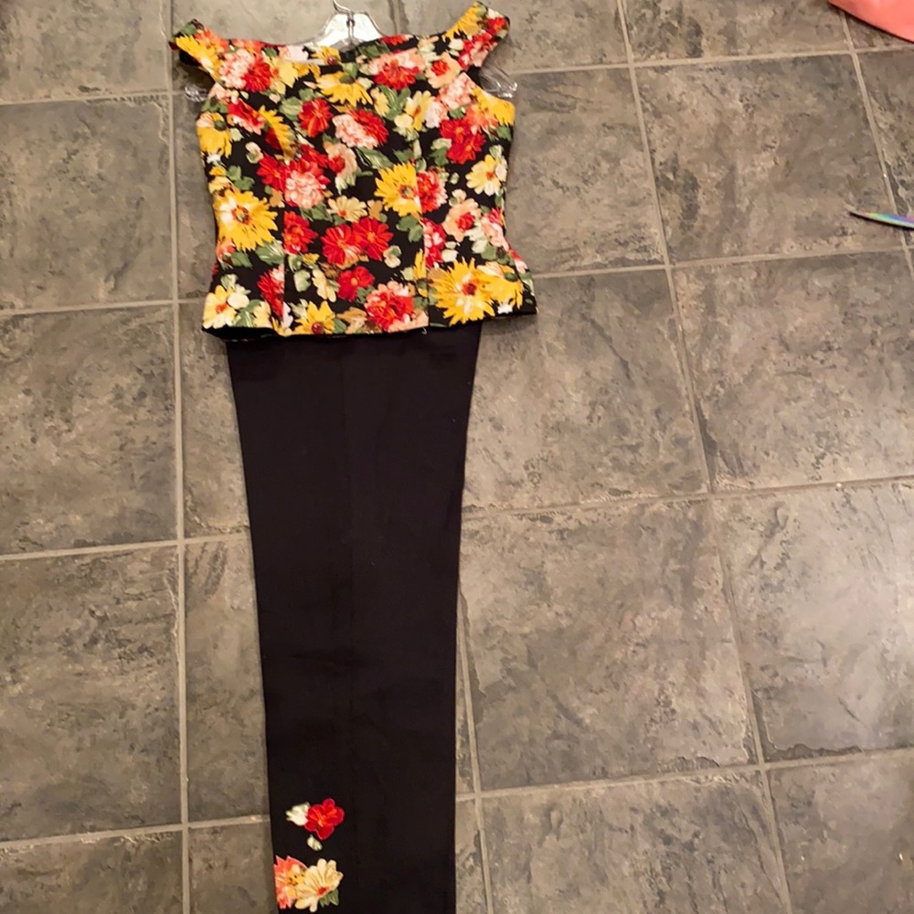 Kay Unger Linen pant (size4) top (size 6) set